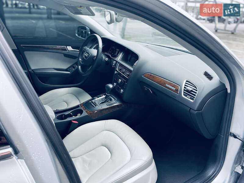 Седан Audi A4 2013 в Львове