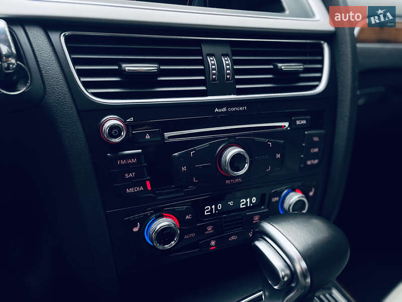 Седан Audi A4 2013 в Львове