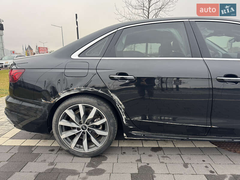 Седан Audi A4 2021 в Ужгороді