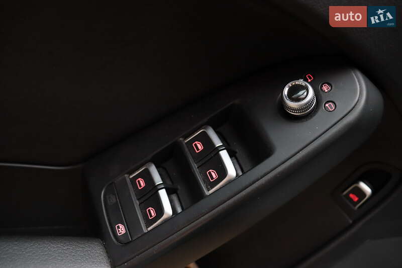 Седан Audi A4 2015 в Львові