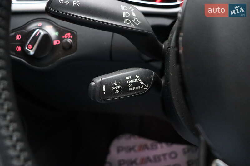 Седан Audi A4 2015 в Львові