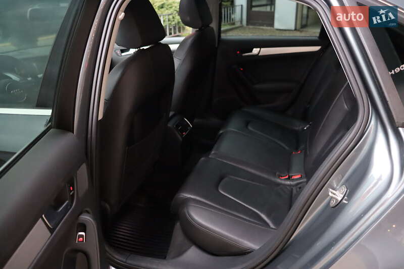 Седан Audi A4 2015 в Львові