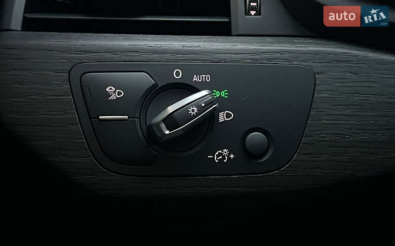 Седан Audi A4 2018 в Львові