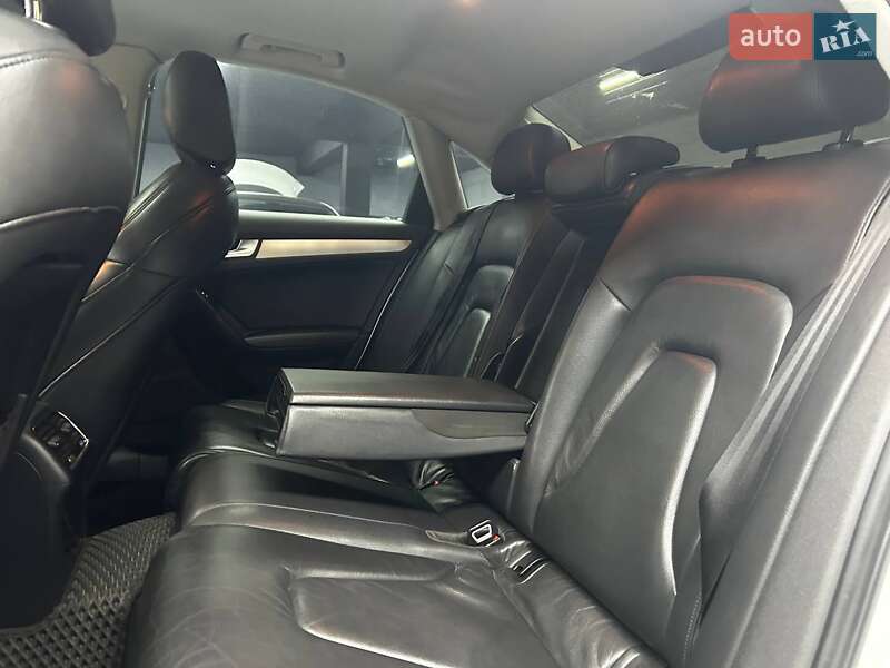 Седан Audi A4 2012 в Черновцах