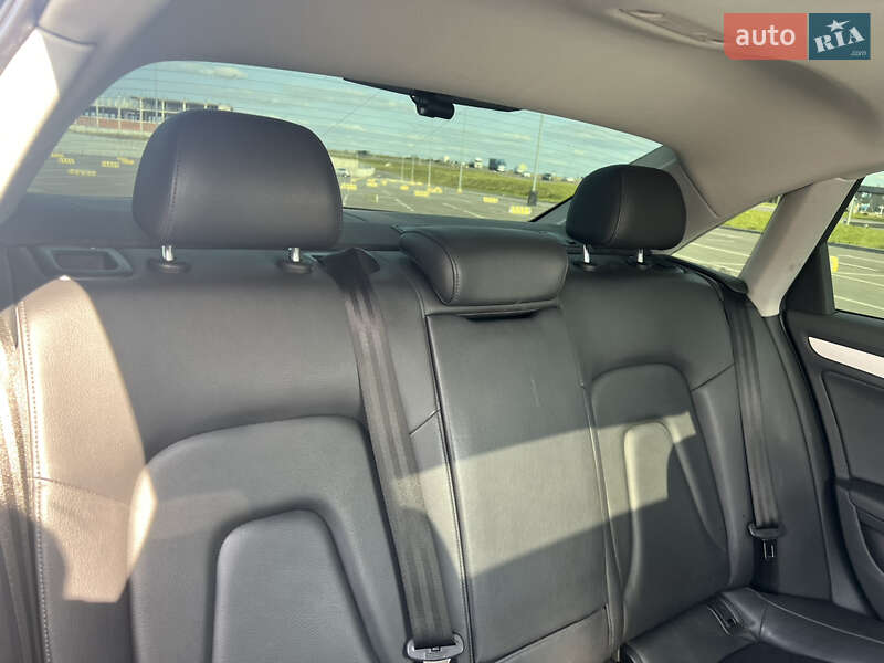 Седан Audi A4 2013 в Львові