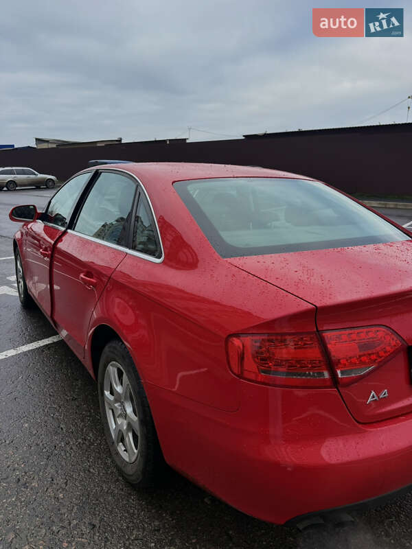 Седан Audi A4 2010 в Умані