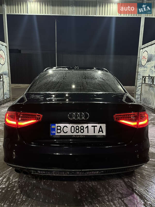 Седан Audi A4 2014 в Львові