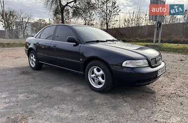 Седан Audi A4 1995 в Шептицькому