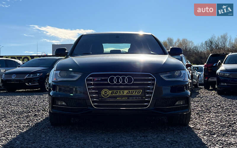 Седан Audi A4 2014 в Львові