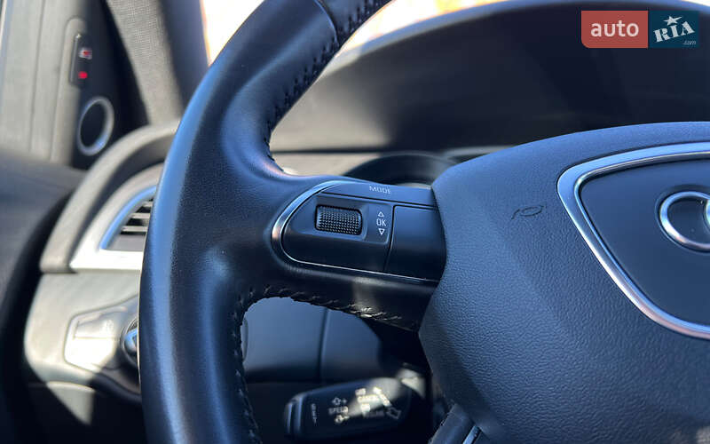 Седан Audi A4 2014 в Львові