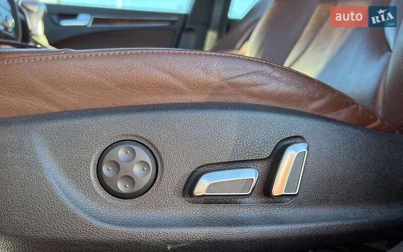 Седан Audi A4 2014 в Львові