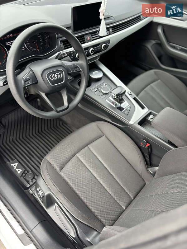 Универсал Audi A4 2018 в Мукачево