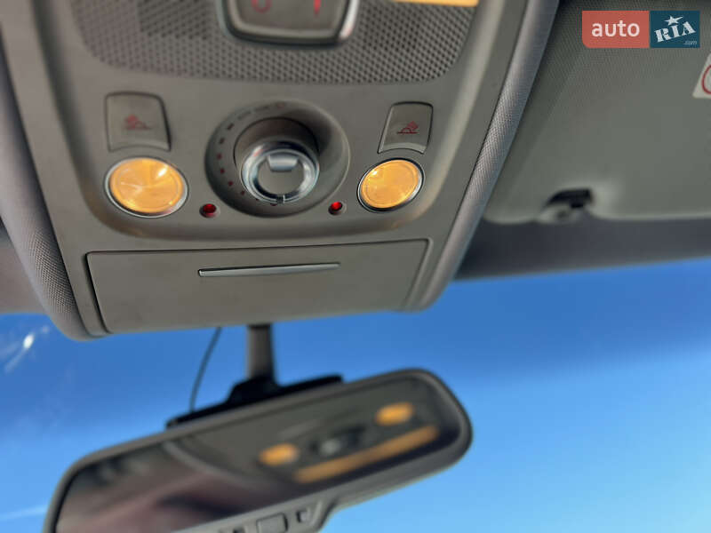 Седан Audi A4 2012 в Хмельницькому