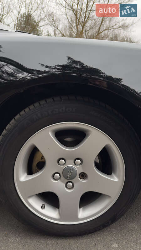 Седан Audi A4 1996 в Бородянці