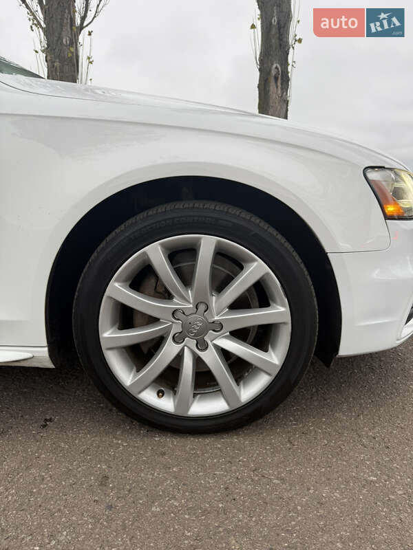 Седан Audi A4 2014 в Луцке