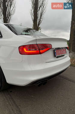 Седан Audi A4 2014 в Луцке