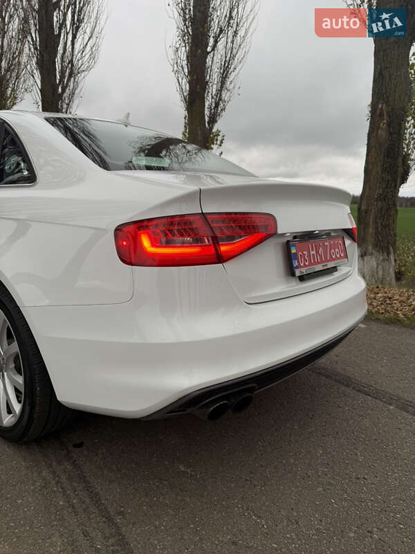 Седан Audi A4 2014 в Луцке