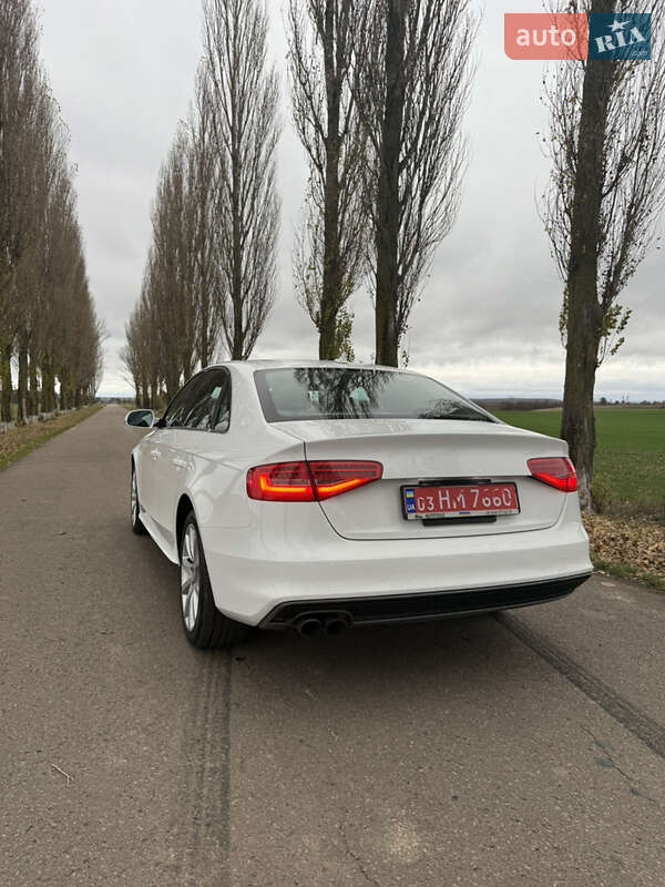 Седан Audi A4 2014 в Луцке