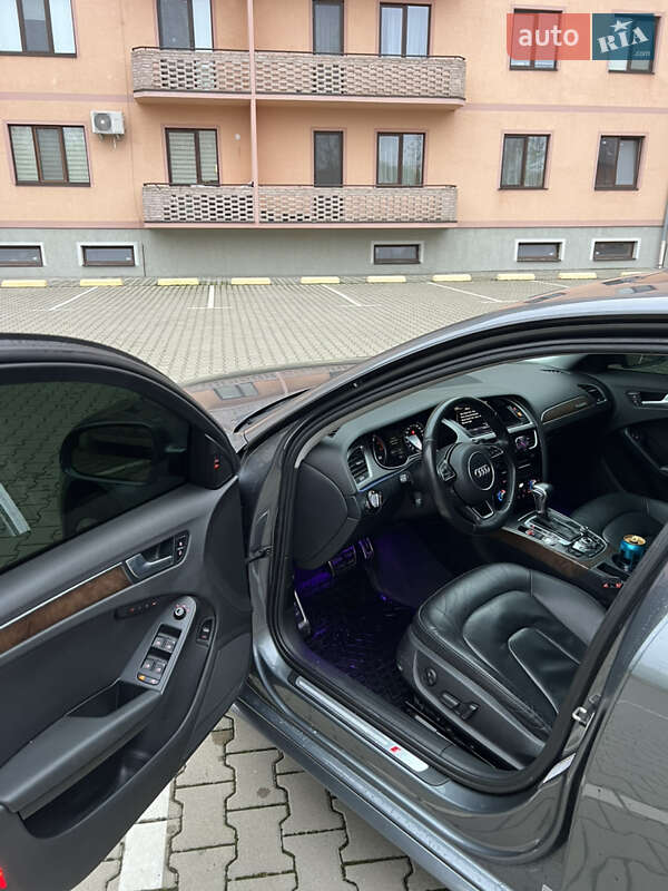 Седан Audi A4 2014 в Львові