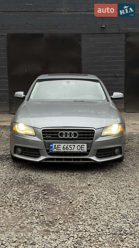 Седан Audi A4 2010 в Львове