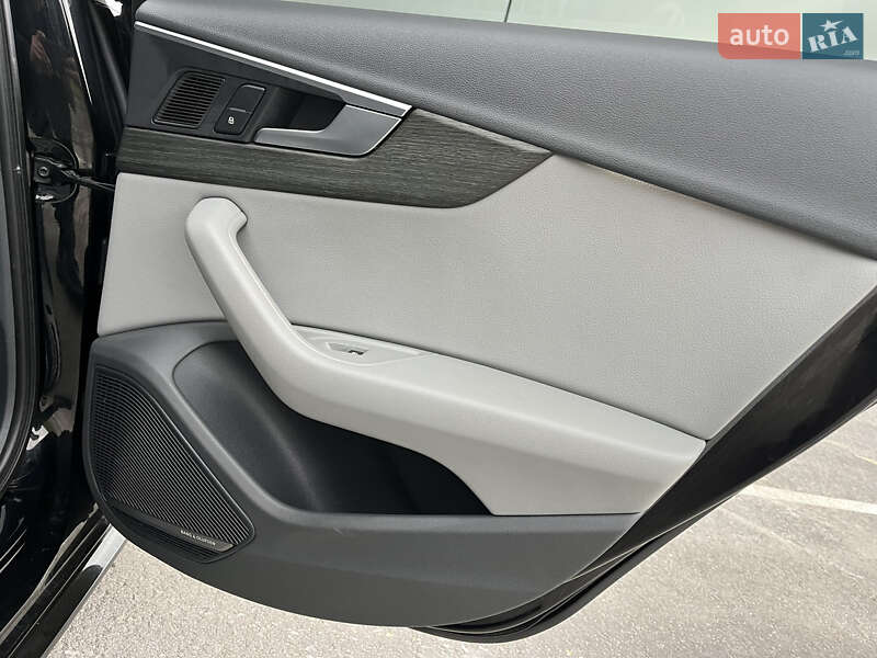 Седан Audi A4 2018 в Львові