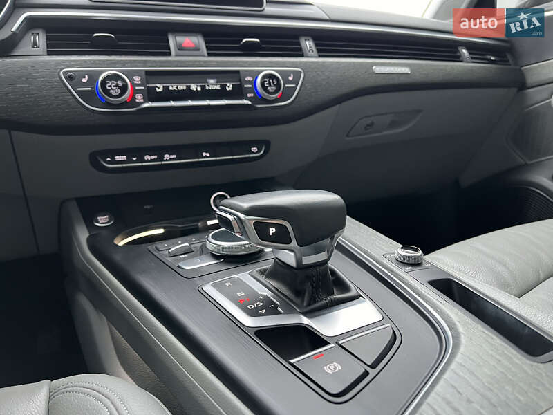 Седан Audi A4 2018 в Львові