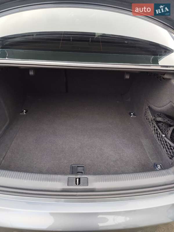 Седан Audi A4 2015 в Чернігові