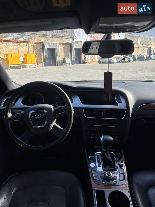 Седан Audi A4 2012 в Івано-Франково