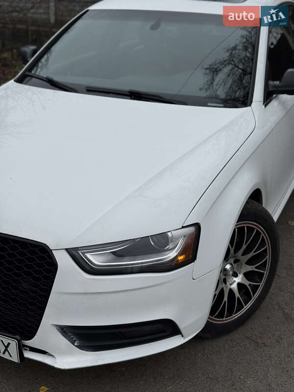 Седан Audi A4 2012 в Смілі