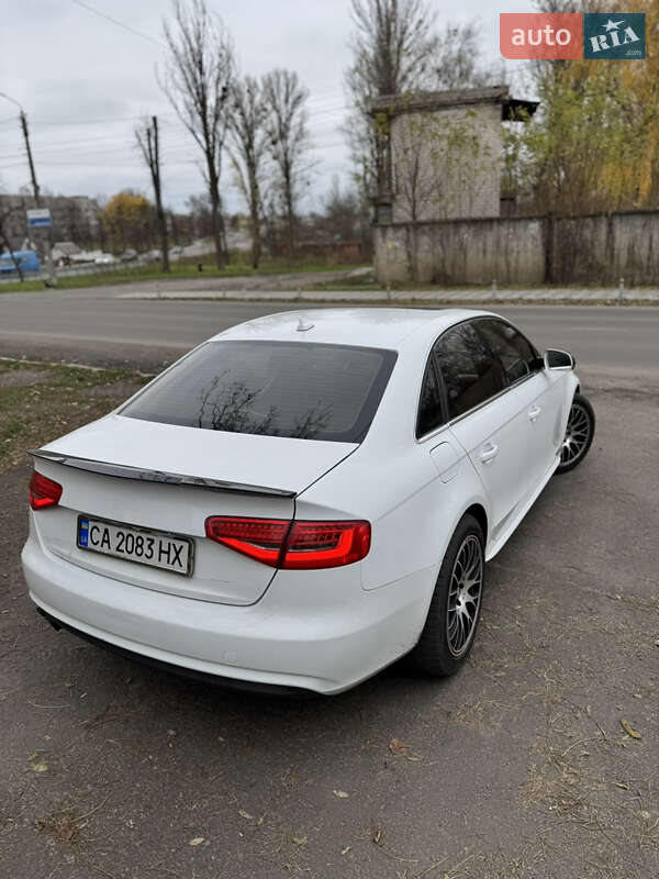 Седан Audi A4 2012 в Смілі