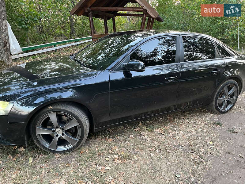 Седан Audi A4 2012 в Смеле