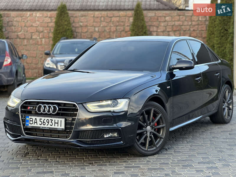 Седан Audi A4 2014 в Кропивницком