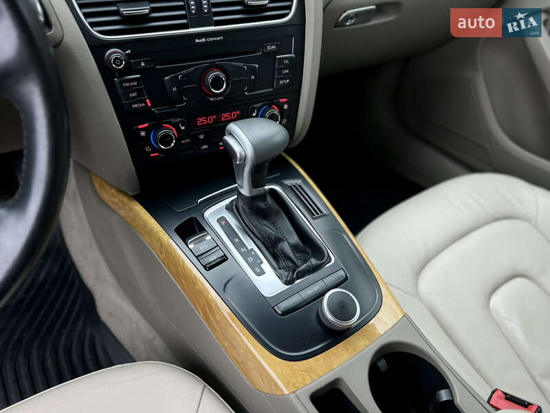 Седан Audi A4 2010 в Одессе