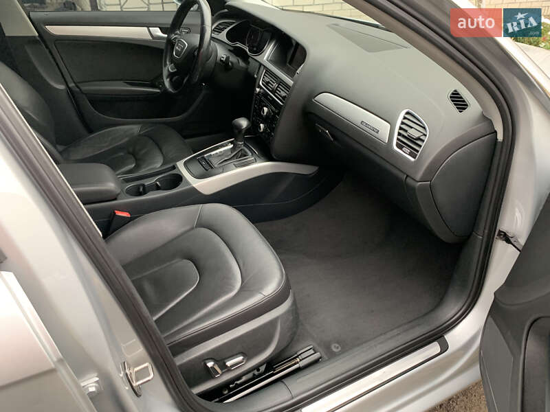 Седан Audi A4 2013 в Коростене