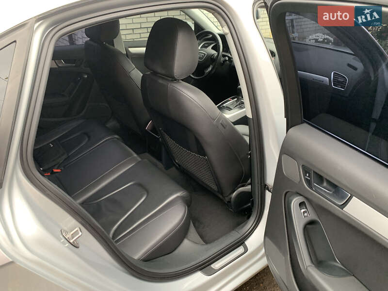 Седан Audi A4 2013 в Коростене