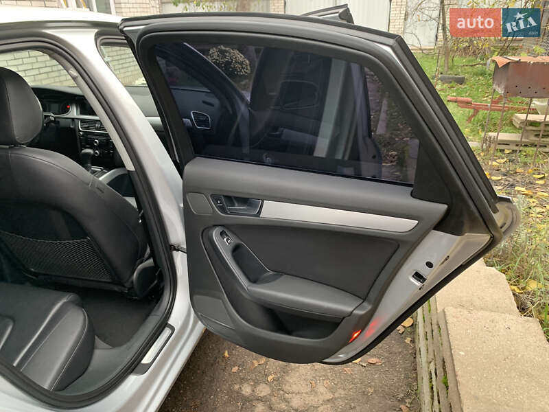 Седан Audi A4 2013 в Коростене