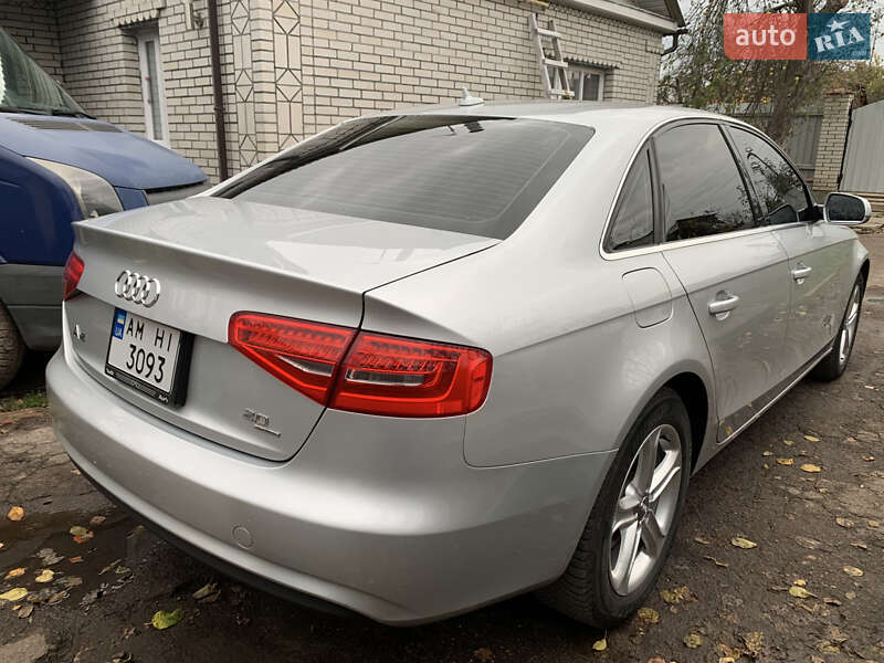 Седан Audi A4 2013 в Коростене