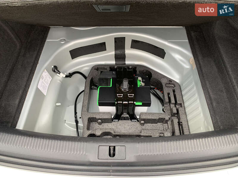 Седан Audi A4 2013 в Коростене