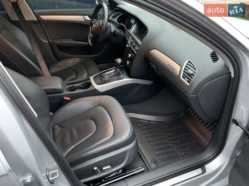 Седан Audi A4 2013 в Коростене