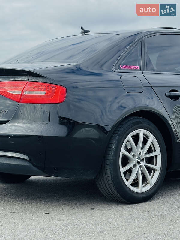 Седан Audi A4 2013 в Львове