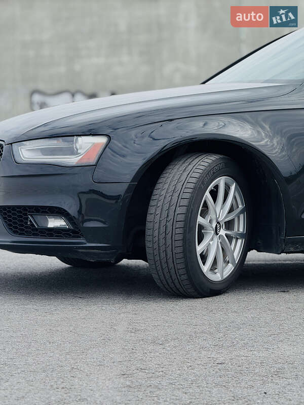 Седан Audi A4 2013 в Львове