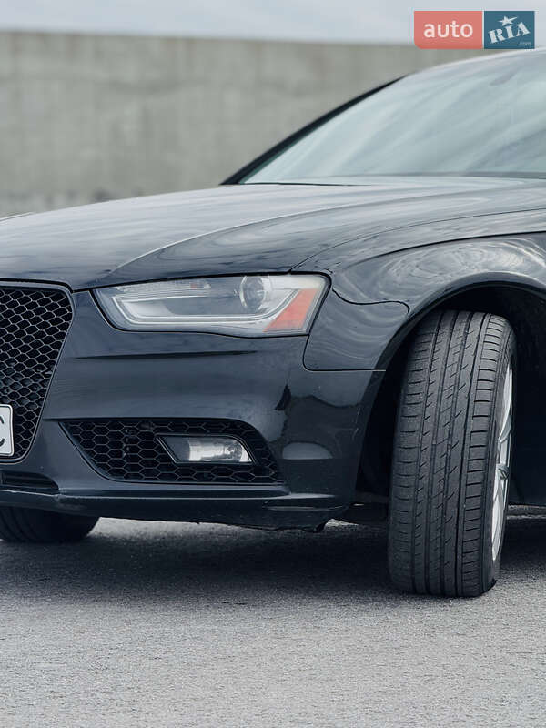 Седан Audi A4 2013 в Львове