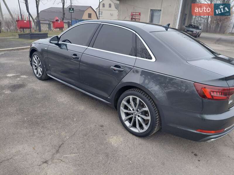 Седан Audi A4 2019 в Шпикові