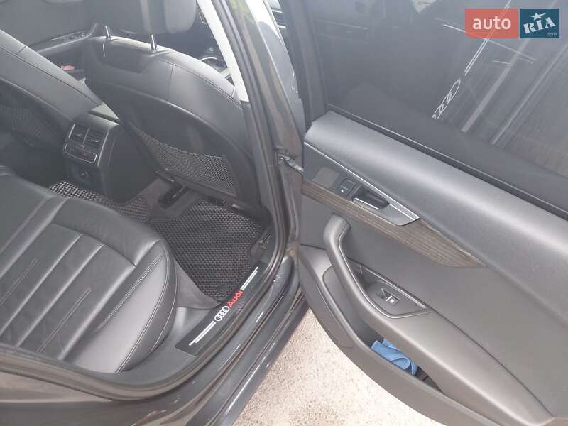 Седан Audi A4 2019 в Шпикові