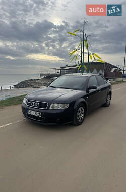Седан Audi A4 2002 в Южному