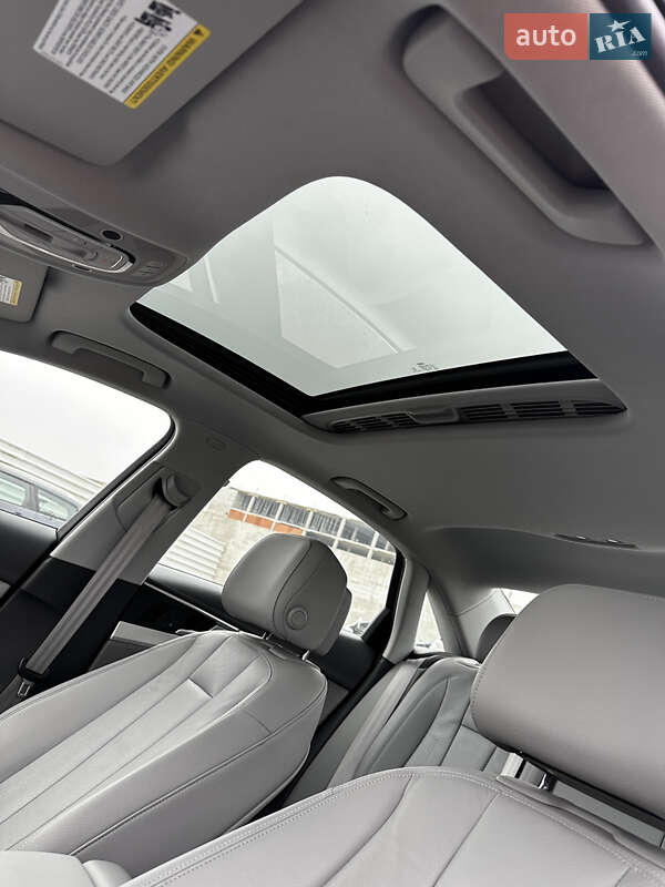 Седан Audi A4 2016 в Львове