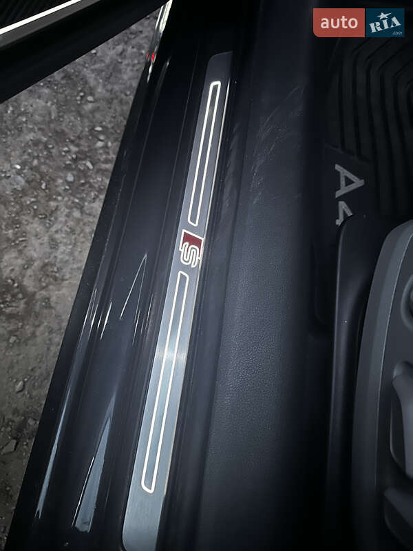 Седан Audi A4 2016 в Львове