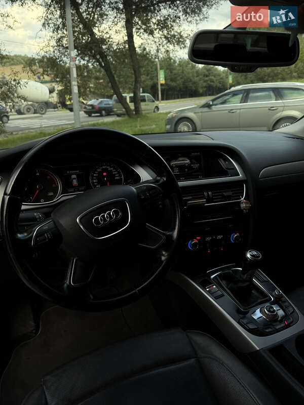Универсал Audi A4 2012 в Новояворовске
