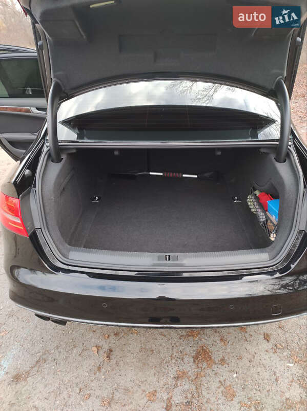 Седан Audi A4 2014 в Днепре