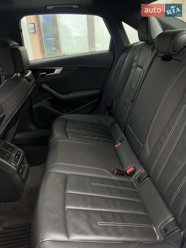 Седан Audi A4 2021 в Ивано-Франковске